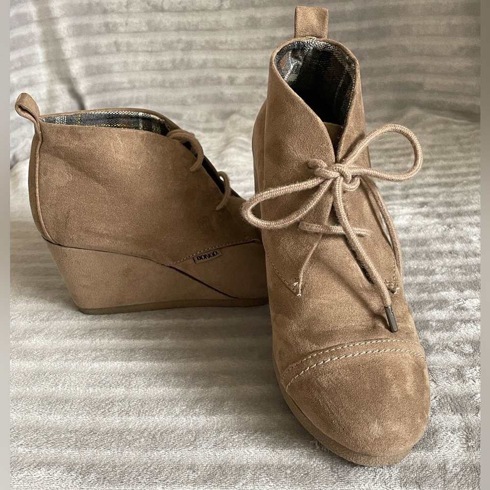 Bongo Tan Wedges